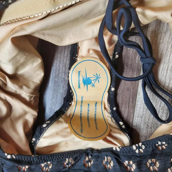 NWT Beachsissi Black Floral Cutout One Piece Swimsuit Size Medium - Picture 5 of 12